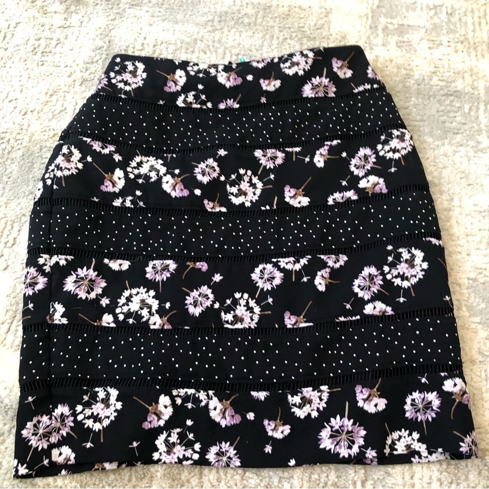 White House Black Market Black  Pink & White Floral Skirt size 0 Mini